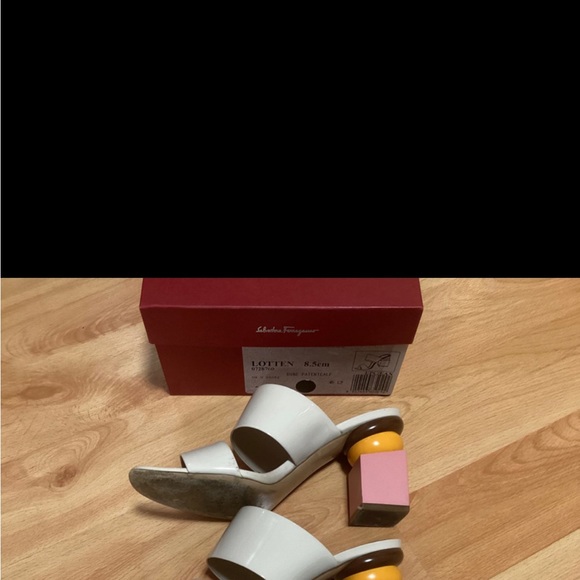 Salvatore Ferragamo pink and beige sandals. - Picture 7 of 11